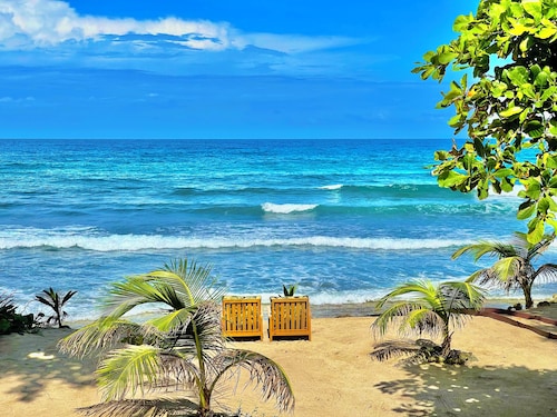 Authentic Beach Bungalow in Paradise!