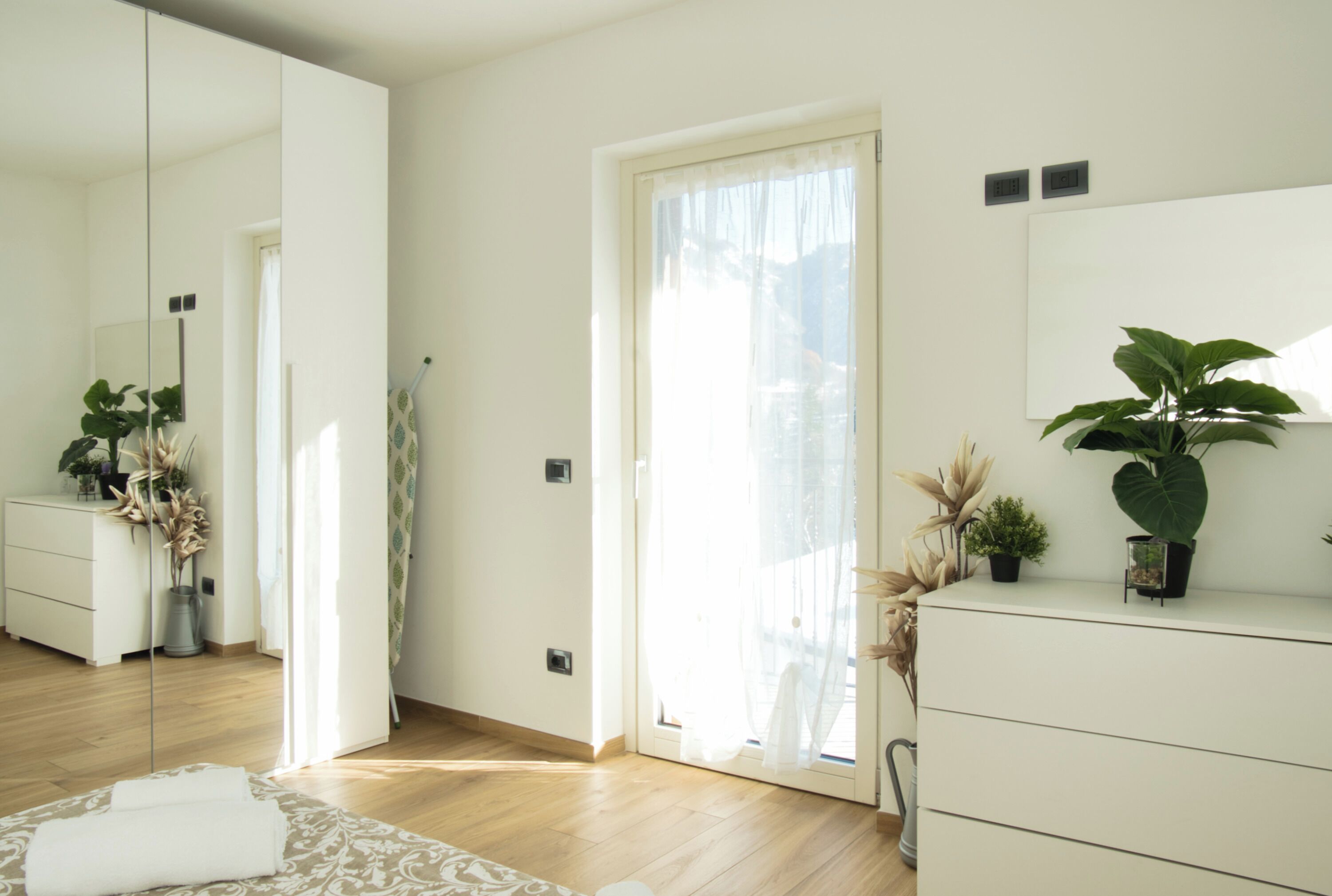 Silitysrauta/-lauta, ilmainen Wi-Fi, vuodevaatteet