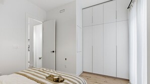 1 bedroom, iron/ironing board, WiFi (free), bed sheets