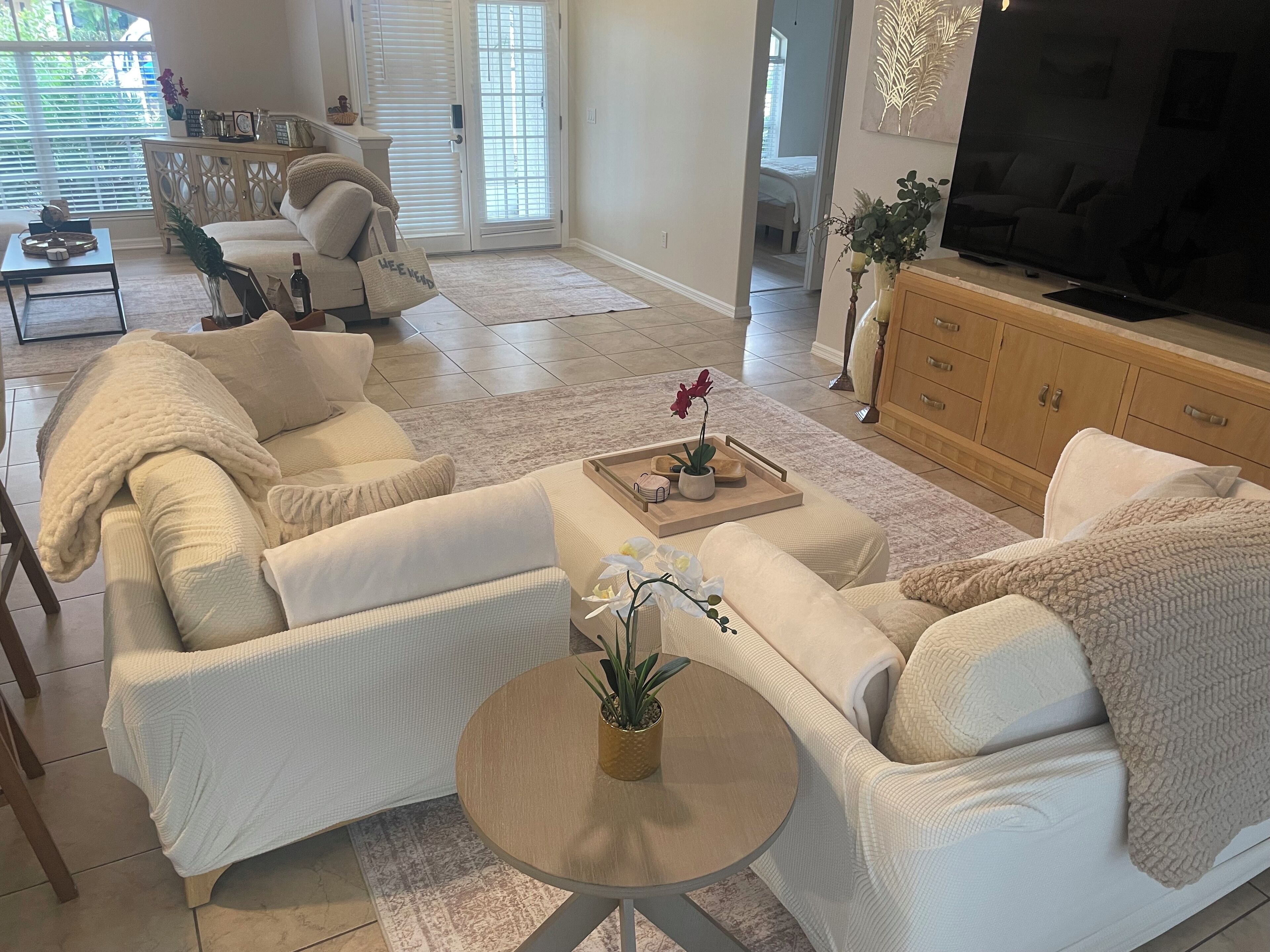 Televisor intel·ligent i estèreo 