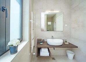 Bathroom - Comfort Double Room with Terrace Room #3 (Rakovica)