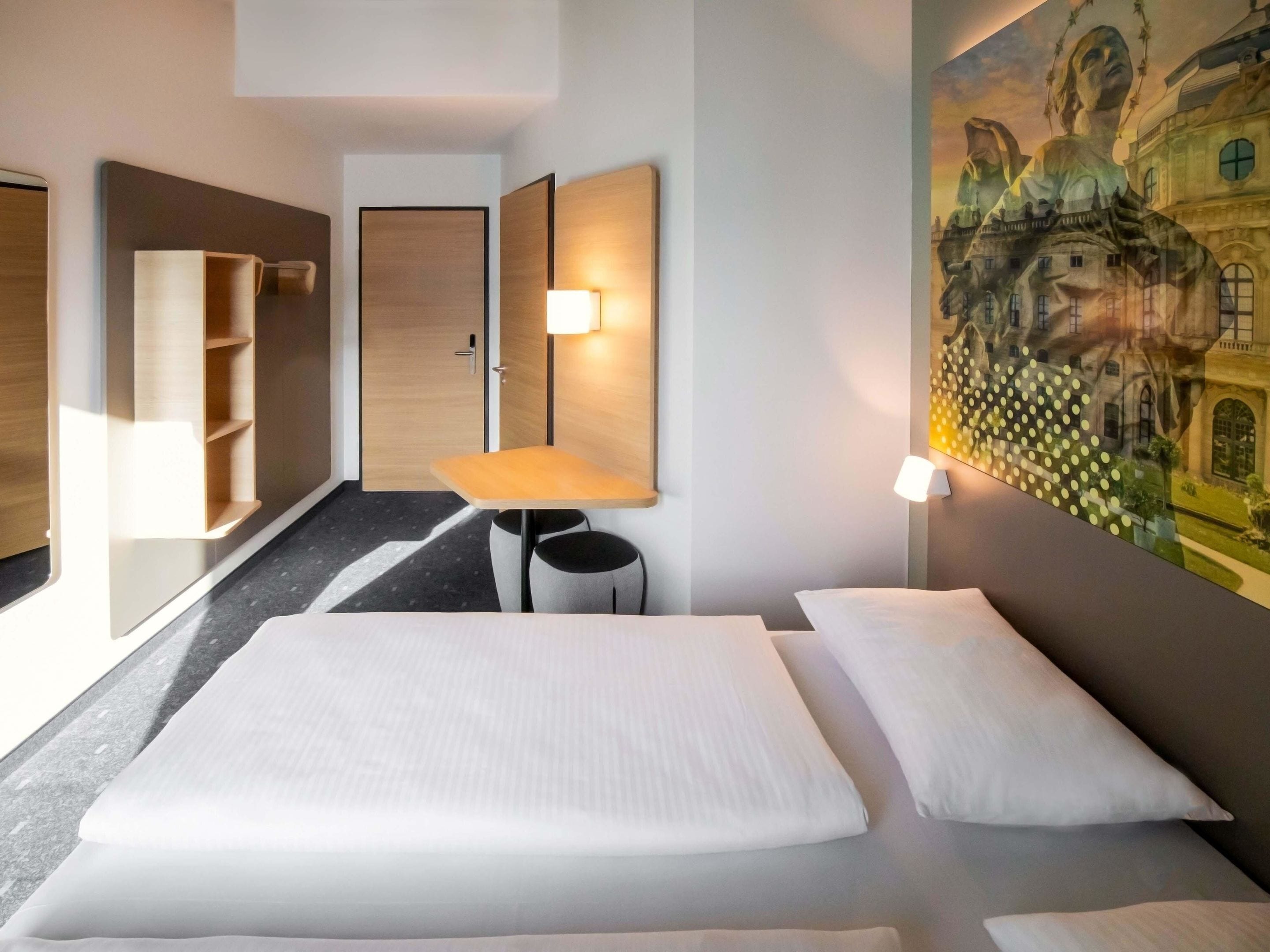 French bed room | Desk, free WiFi