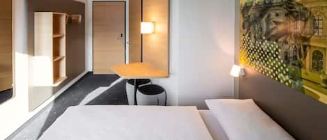 French bed room | Desk, free WiFi