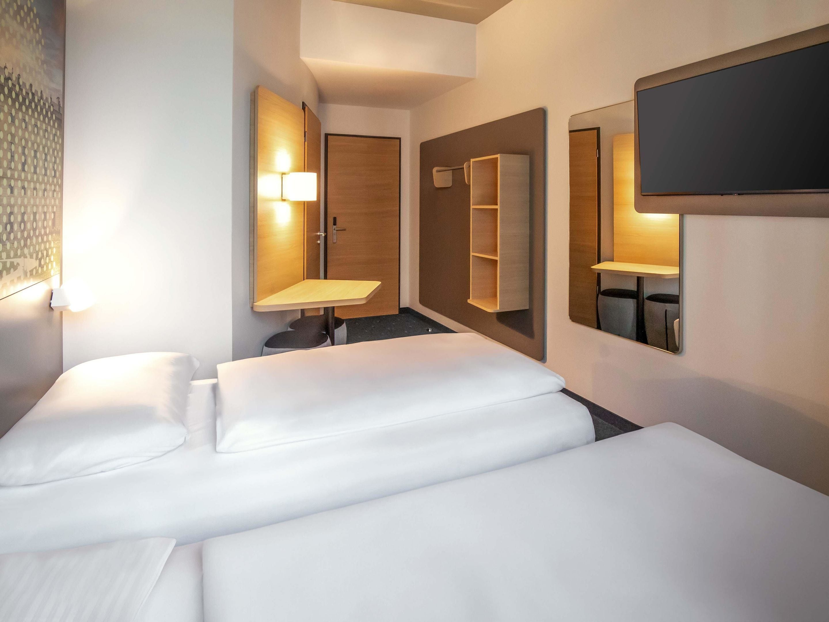 Twin Room | Desk, free WiFi