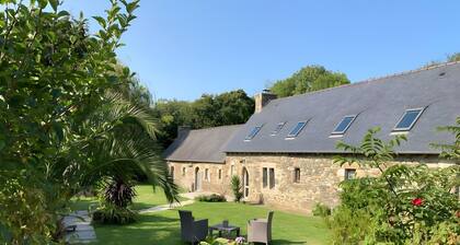 Guesthouse 'Petite Maison' with Shared Terrace, Garden and Wi-Fi