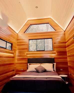 Tabla de planchar con plancha, wifi y ropa de cama 