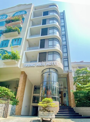 Front of property - Khach san Trung Hieu (Vung Tau)