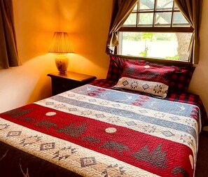 2 bedrooms, WiFi, bed sheets - Cozy Cabin Camping Rental for Four near Woodstock, Upstate New York (Big Indian)