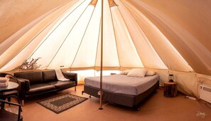 1 bedroom, bed sheets - Romantic Getaway Tent on Glamping Site near Canaan Mountain Wilderness Area, Utah (Hildale)