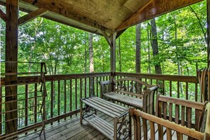 Property grounds - Tree Cabin with a Private Hot Tub near Nantahala National Forest in North Carolina (Bryson City)