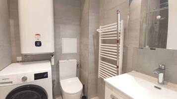 Dusche, Haartrockner, Handtücher