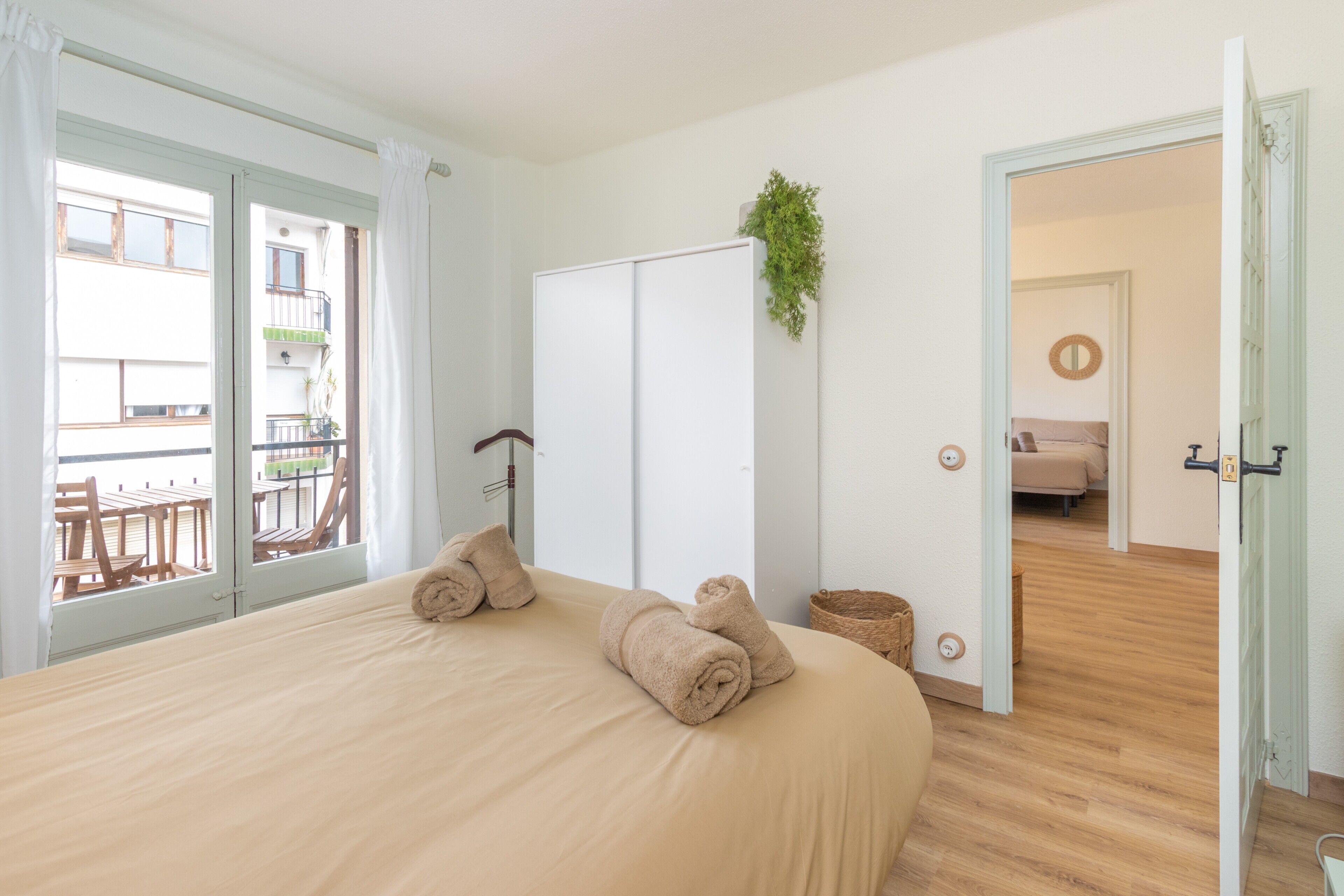 2 quartos, ferros/tábuas de passar roupa, Wi-Fi, roupa de cama