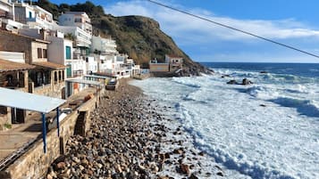 Una spiaggia nelle vicinanze