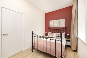 1 Schlafzimmer, Bügeleisen/Bügelbrett, Reisekinderbett