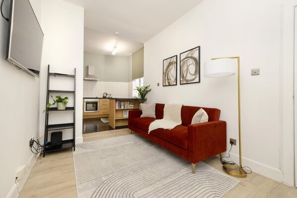 Living area - Argyl | Central Grassmarket Apartment (Edinburgh)