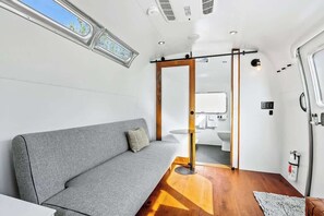 TV - Design-Led Glamping Escape Near Yosemite (Coulterville)