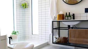 Towels, soap, shampoo, toilet paper