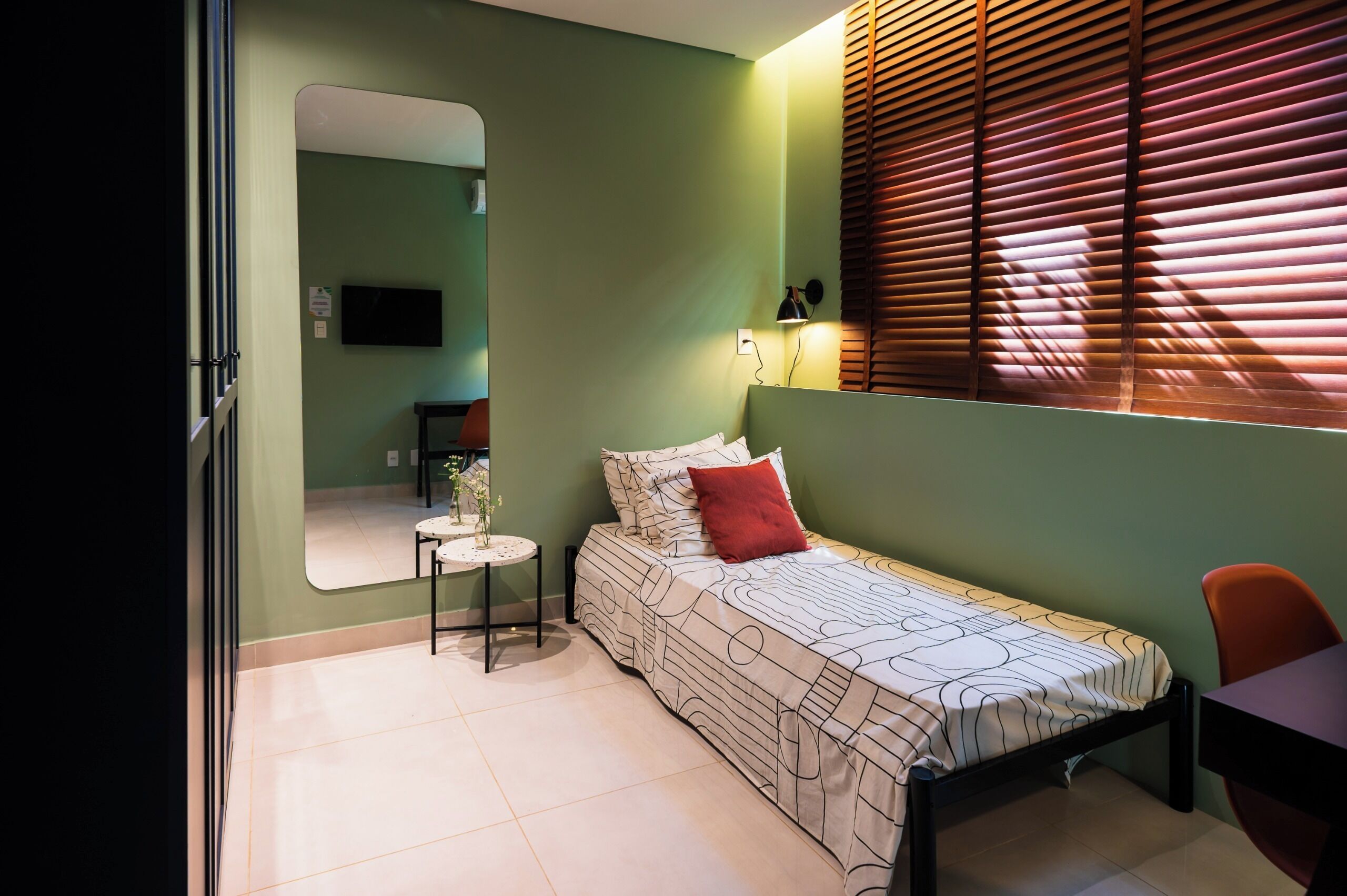 Strykejern/-brett og sengetøy