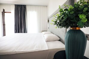 خزنة داخل الغرفة وواي فاي مجانًا