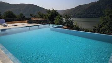 บริเวณภายนอก