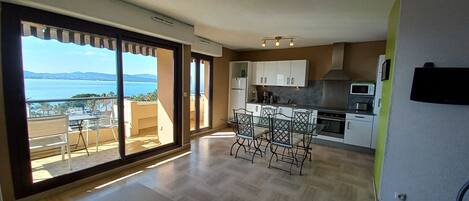 Frigorifero, microonde, lavastoviglie, macchina per tè/caffè