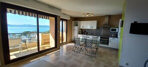 Fridge, dishwasher, coffee/tea maker, toaster - Apartment sea view in Saint-Raphaël w/pool (Saint-Raphaël)