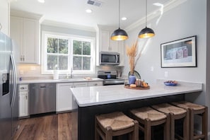 Fridge, microwave, oven, stovetop - Hopewell Place Guest House (Oxford)