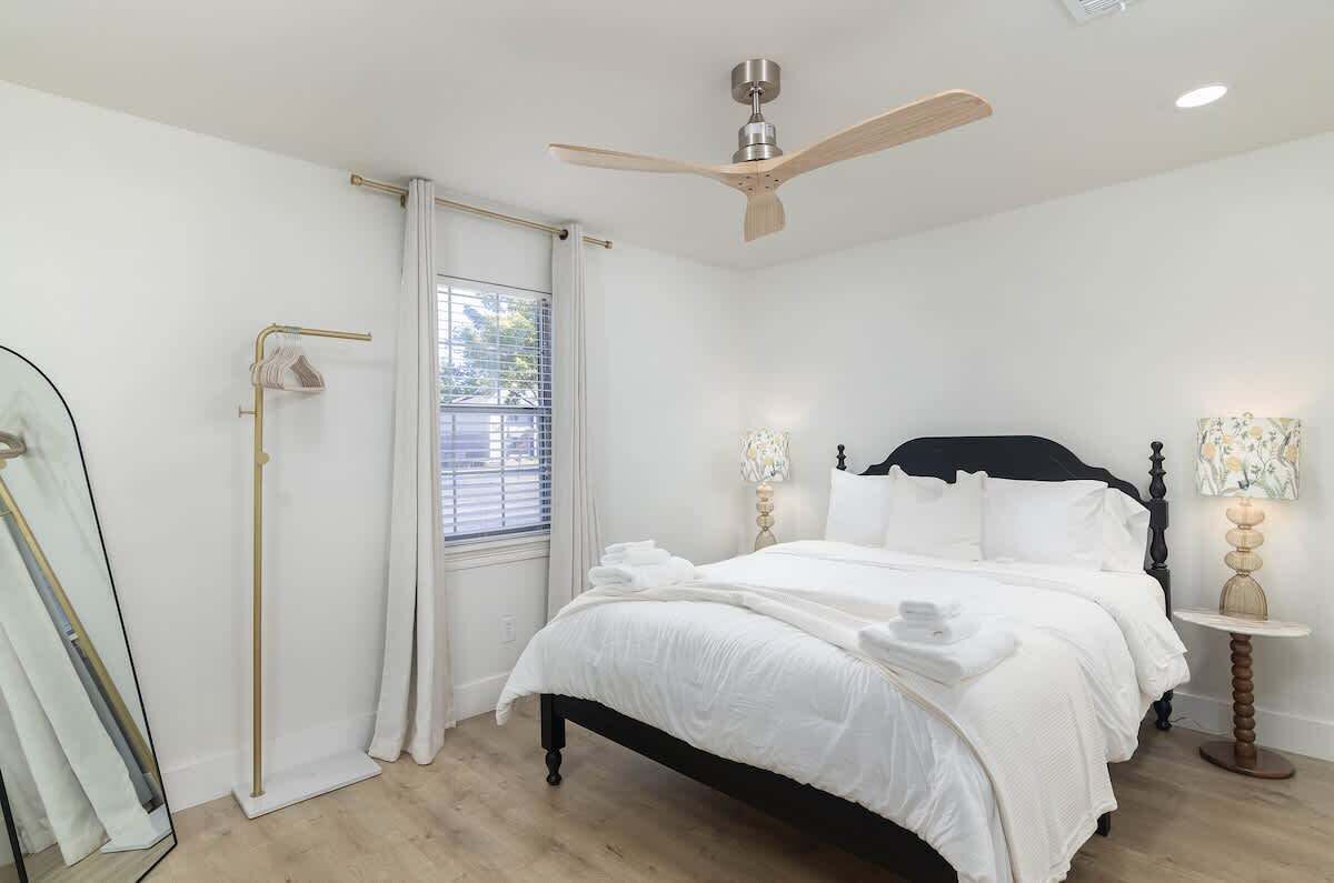 2 bedrooms, iron/ironing board, free WiFi, bed sheets