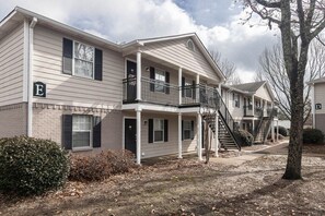 Exterior - Comfy Condo-Walk to Games and The Grove (Oxford)