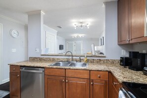 Fridge, microwave, oven, stovetop - Comfy Condo-Walk to Games and The Grove (Oxford)