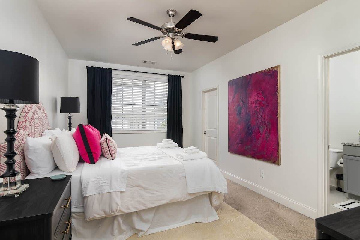 3 bedrooms, desk, iron/ironing board, free WiFi