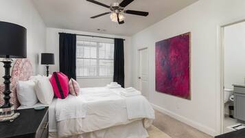 3 bedrooms, desk, iron/ironing board, free WiFi