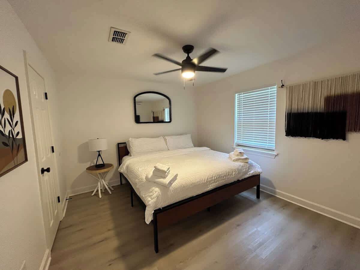 2 bedrooms, iron/ironing board, WiFi (free), bed sheets