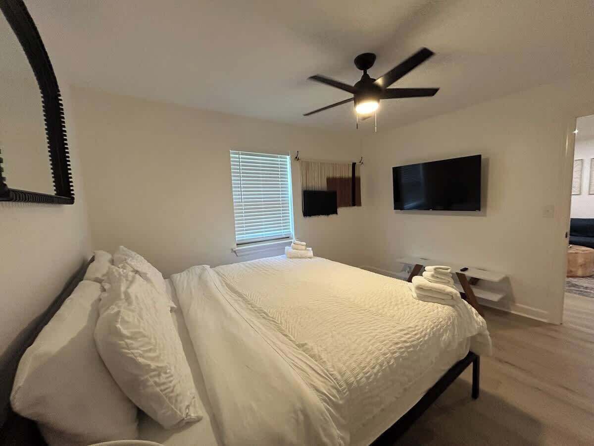 2 bedrooms, iron/ironing board, free WiFi, bed sheets