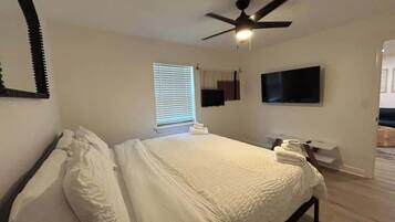 2 bedrooms, iron/ironing board, free WiFi, bed sheets