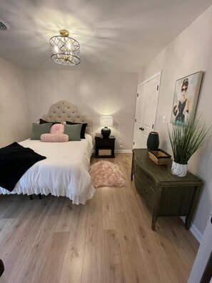 Strykjärn/strykbräda, gratis wi-fi och sängkläder