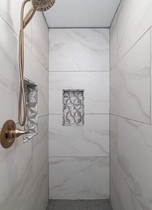 Shower, hair dryer, towels, shampoo - Oxford Oasis (Oxford)