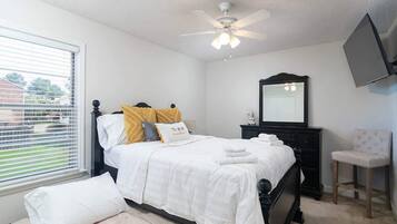 2 bedrooms, desk, iron/ironing board, free WiFi