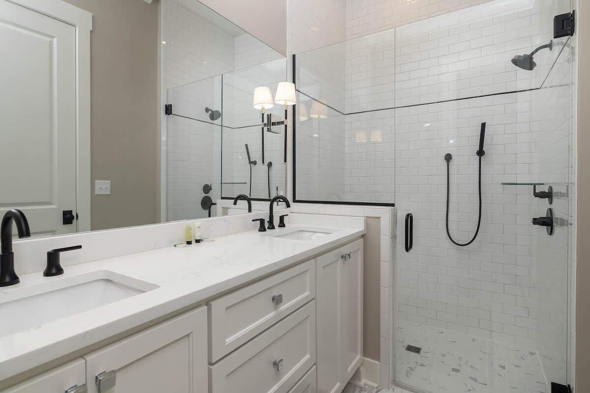 Shower, hair dryer, towels, shampoo
