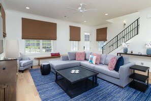 Smart TV - The Lamar Landing (Oxford)
