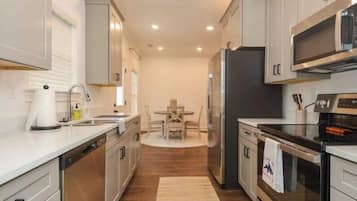 Coffee/tea maker, fridge, microwave, oven