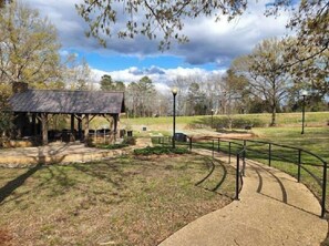 Property grounds - Spacious Condo Close to Ole Miss and Hospital (Oxford)