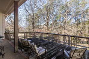 Outdoor dining - Oxford's Country Club Golf Course! (Oxford)