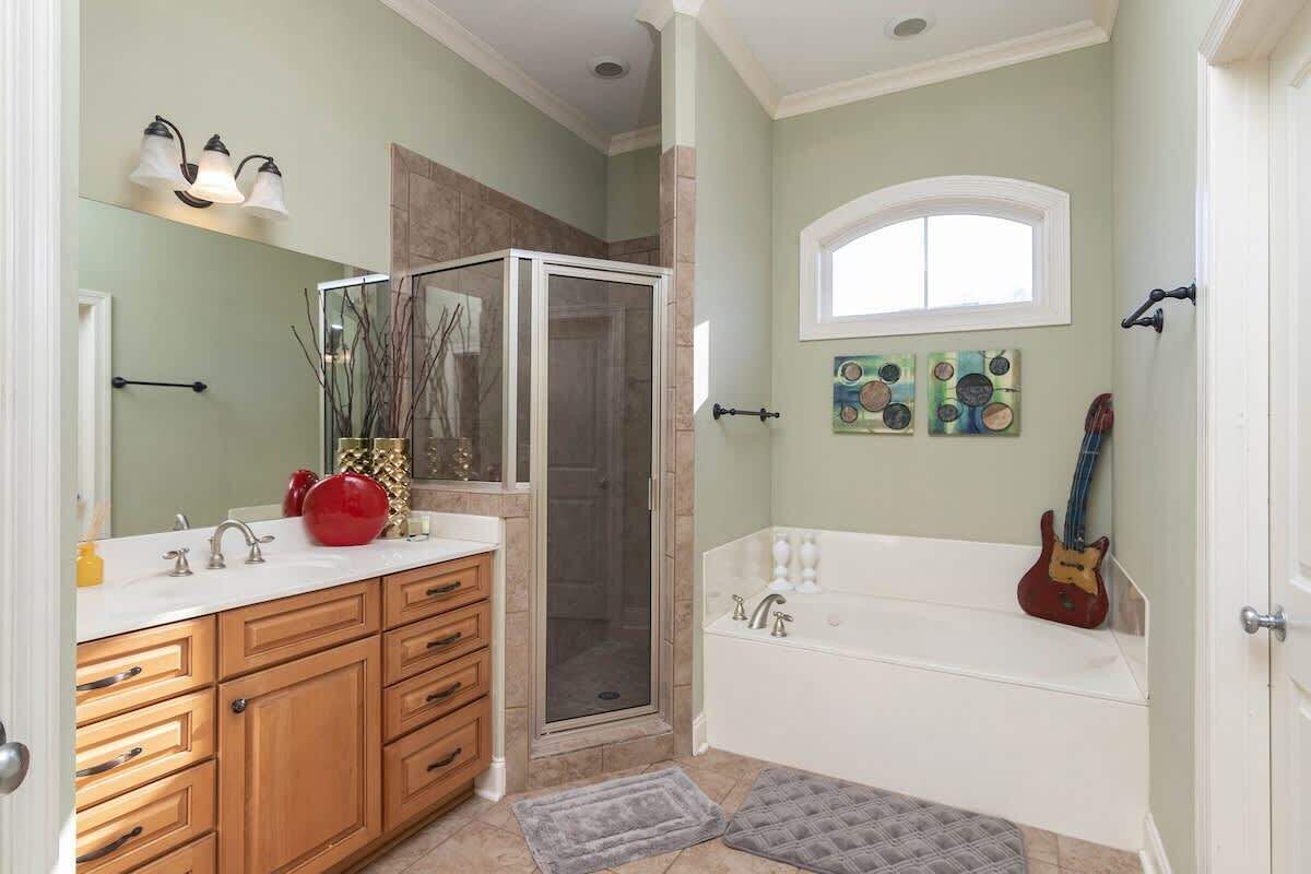 Shower, hair dryer, towels, shampoo