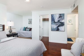 2 habitaciones, escritorio, tabla de planchar con plancha y wifi gratis 