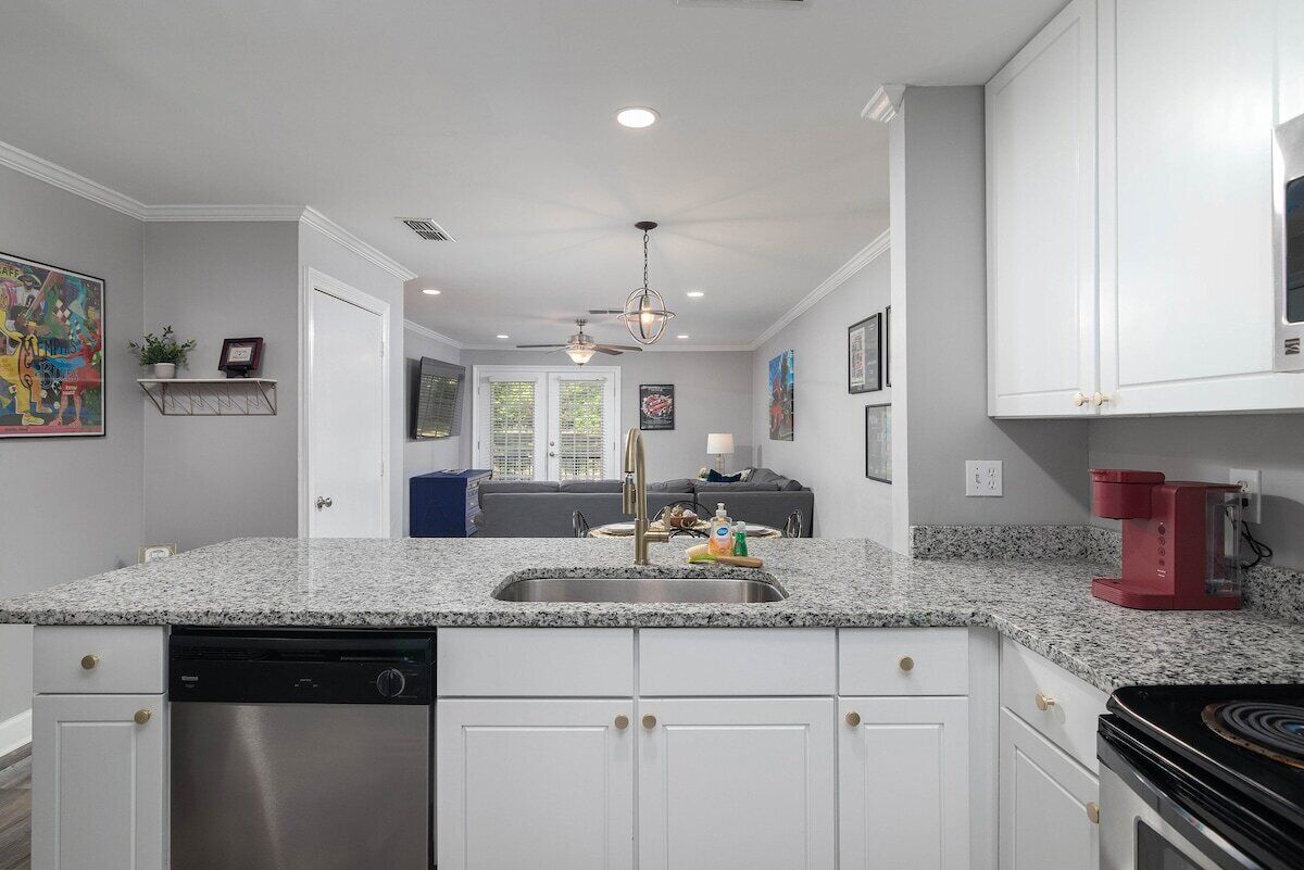 ثلاجة، ميكروويف، فرن، موقد طهي مسطح