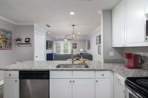 Fridge, microwave, oven, stovetop - Remodeled Condo Close to Ole Miss and the Square (Oxford)