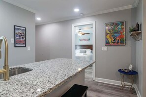 2 bedrooms, iron/ironing board, free WiFi, bed sheets - Remodeled Condo Close to Ole Miss and the Square (Oxford)