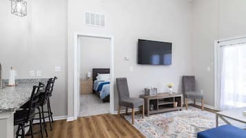 2 bedrooms, iron/ironing board, free WiFi, bed sheets