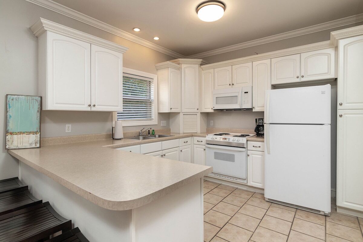 Køleskab, mikrobølgeovn, ovn, kogeplade